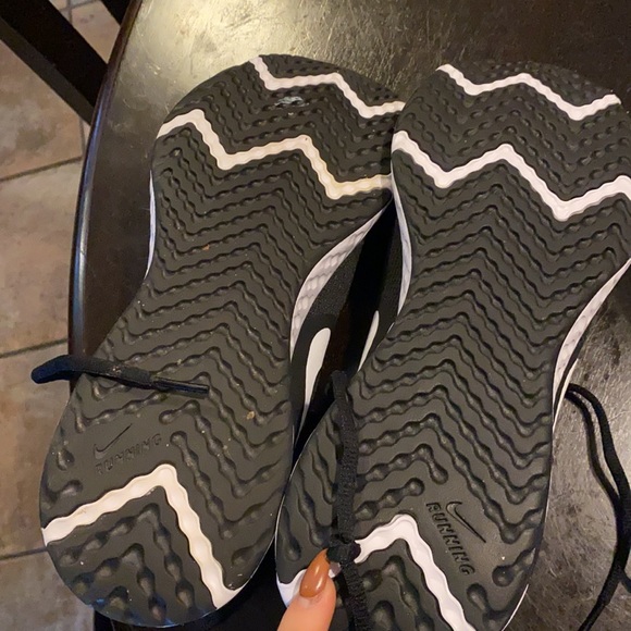 Nike Revolution women’s sneakers - Picture 4 of 5